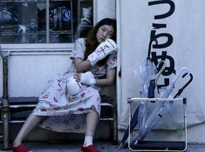 红衣av倒垃圾番号,倒垃圾日常，性感魅力一触即发