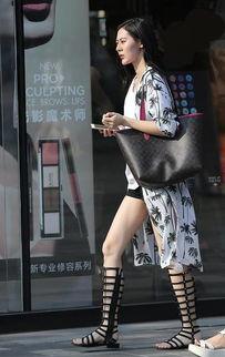 美女穿着丝袜马靴图片,美女演绎时尚与力量的完美融合