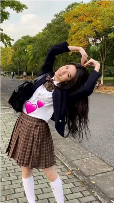 丝袜老师把我叫到她家,一场意外的家庭邂逅